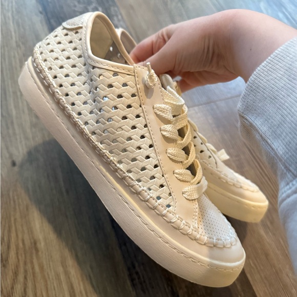 NEW Dolce Vita Nicona Women's Cream Woven Sneakers - Picture 6 of 7